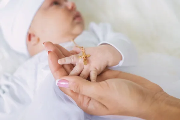 Jak ubrać noworodka na chrzciny